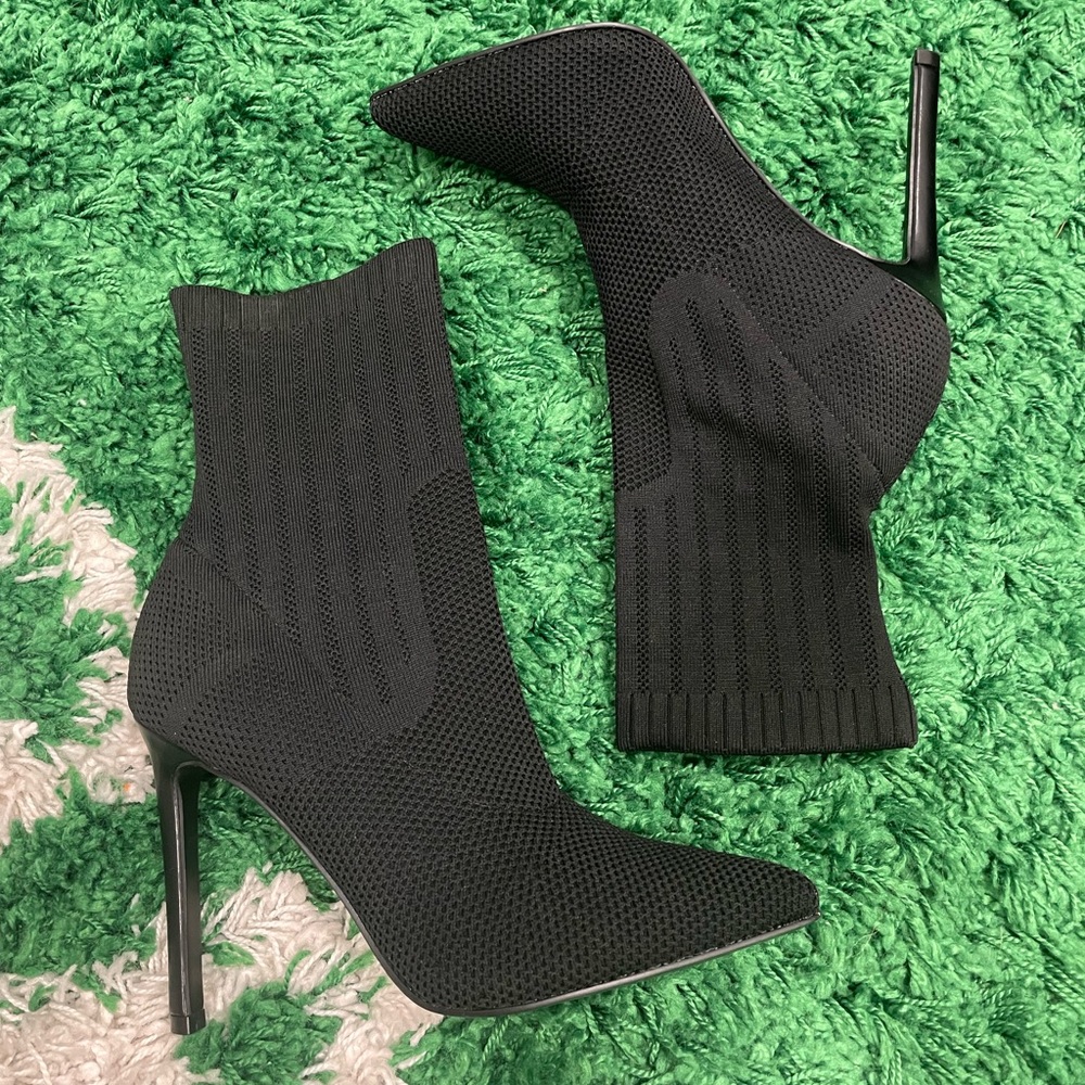 Steve Madden Discreet Boot in Black